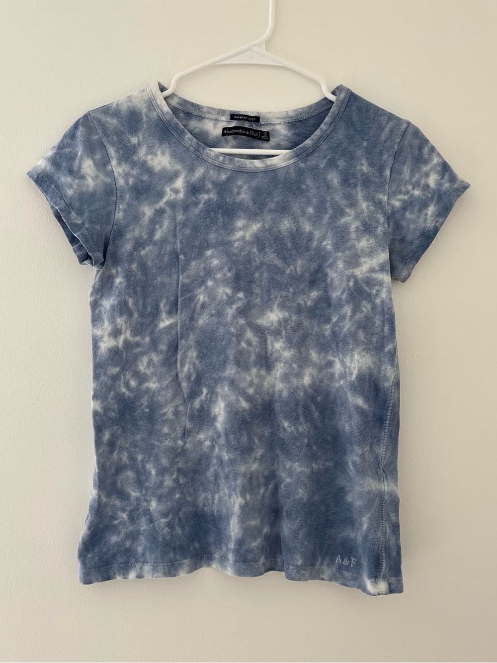 Abercrombie & Fitch blue tie-dye tee